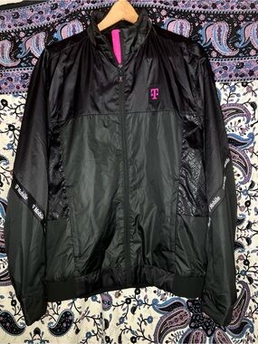 T Mobile men’s L windbreaker jacket